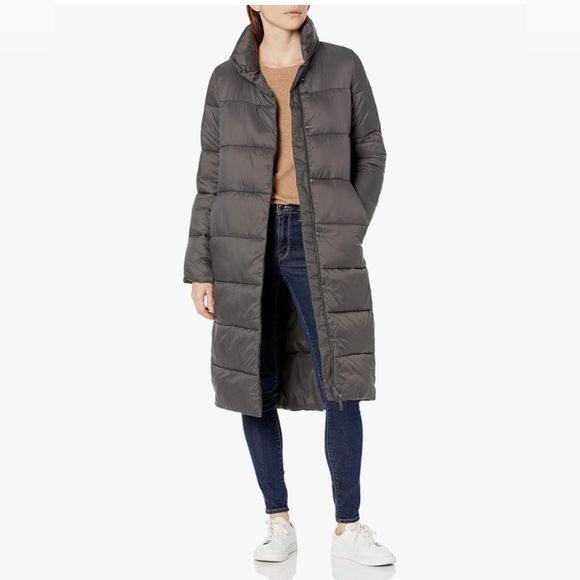 Amazon Essentials Women's Lightweight Water-Resistant Longer Cocoon Puffer - Picture 7 of 7